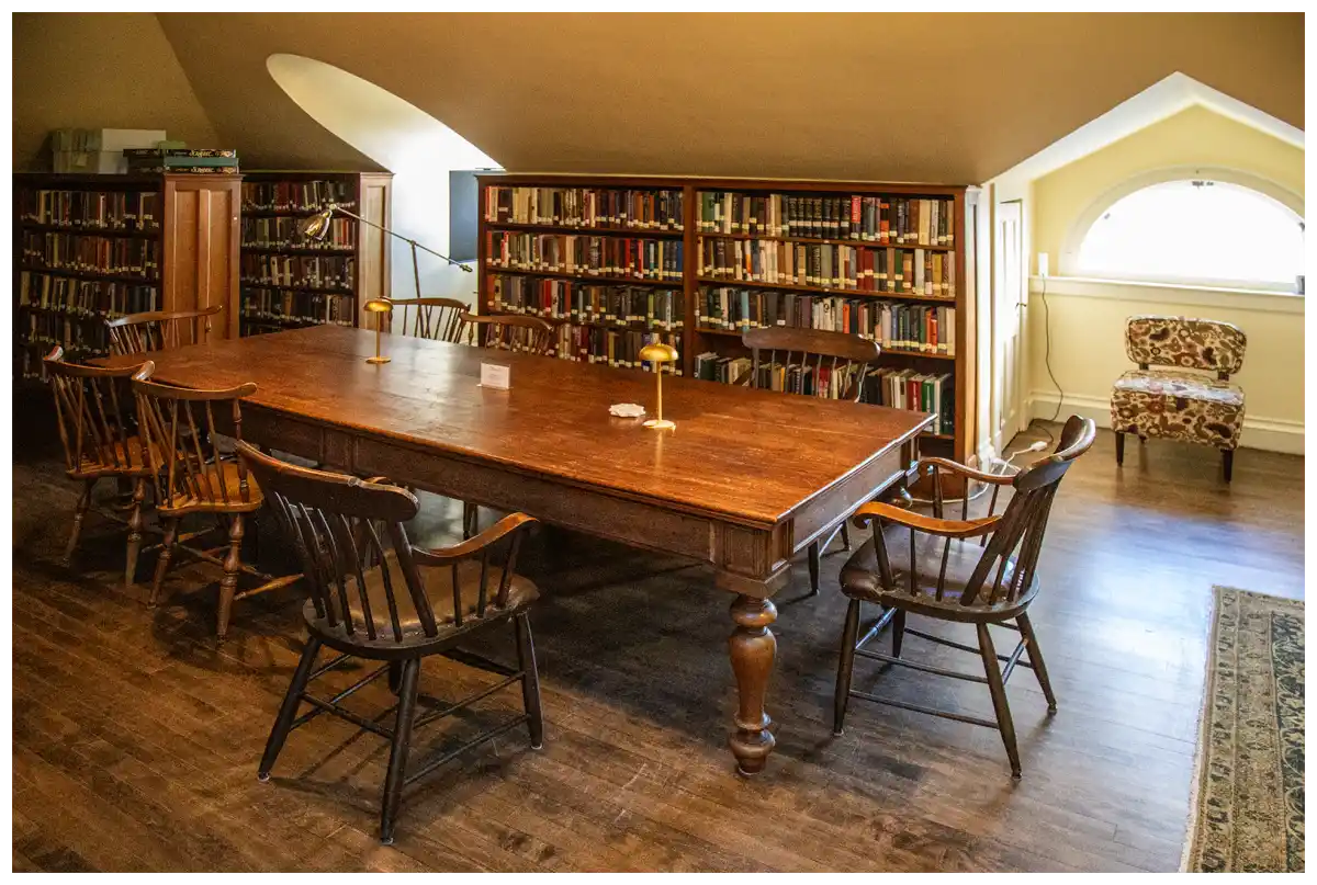 Photo of a 2nd floor meeting space at the Athenaeum