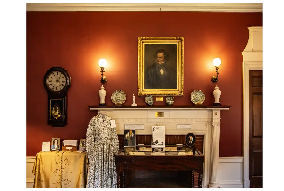 Photo of the exhibition room at the Athenaeum